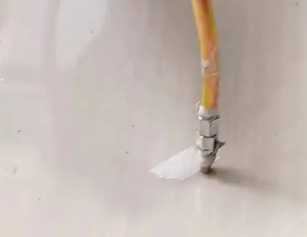 扎兰屯瓷砖空鼓维修公司专业解答在瓷砖铺贴过程中，如果使用的砂料过粗（如全部使用了粗砂），可能会导致以下问题